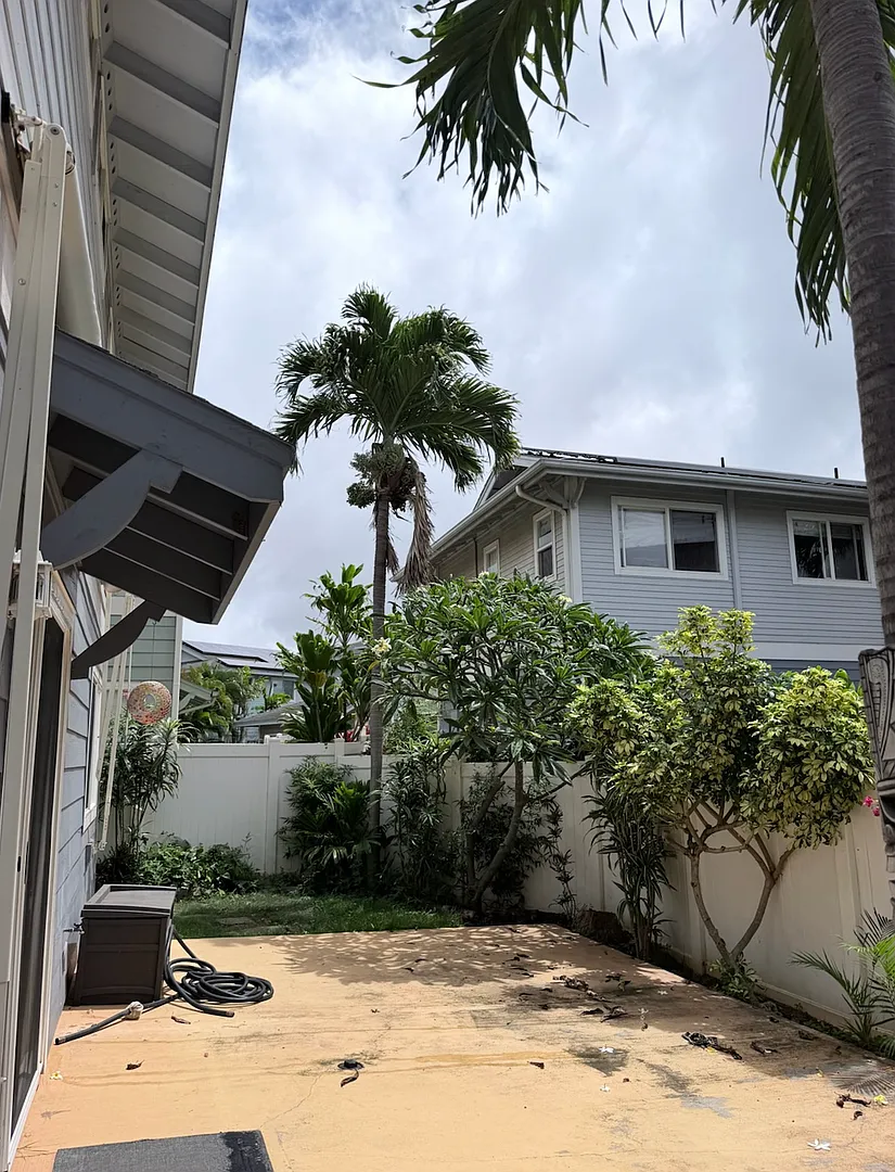 3 bedroom 2 bathroom with garage in Seascape at Makakilo — Photo 1