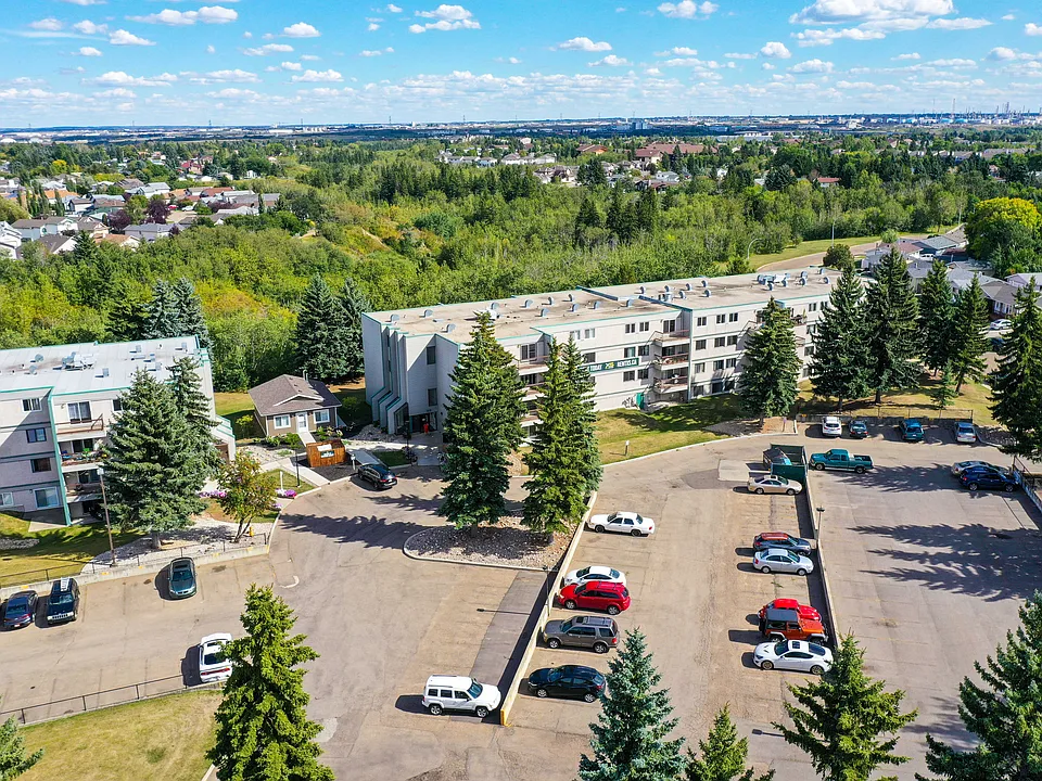 140 Harrow Cir NW