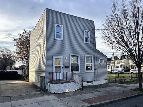 174 S Burlington St Photo 1