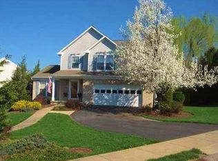 51 Parklane Dr, Canonsburg, PA 15317