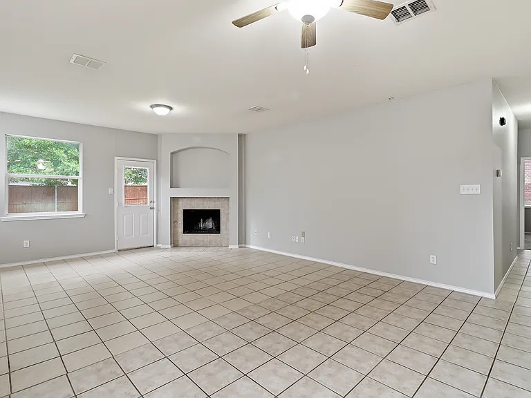 2313 Dalhart Trl — Photo 7