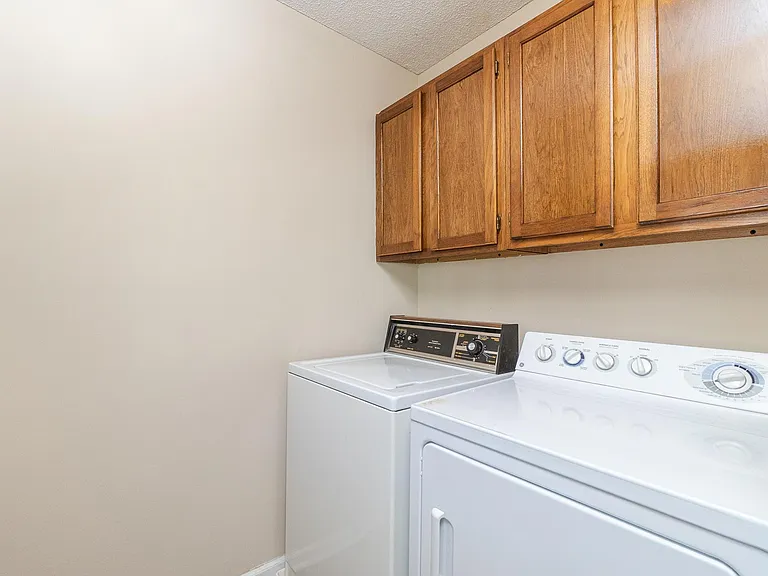 106 N Tunstall Ave — Photo 25