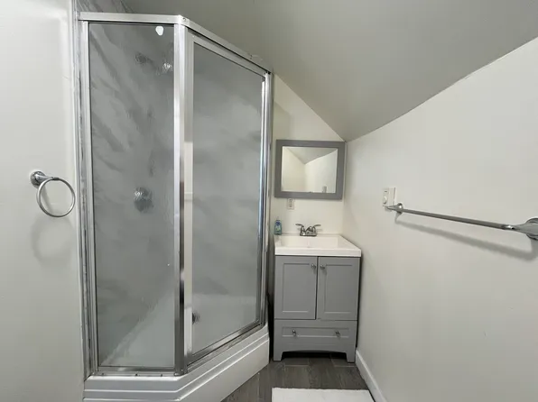 105 1st St #3, Hamden, CT 06514