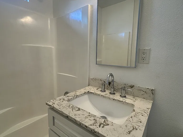 7419 Graves Ave — Photo 14