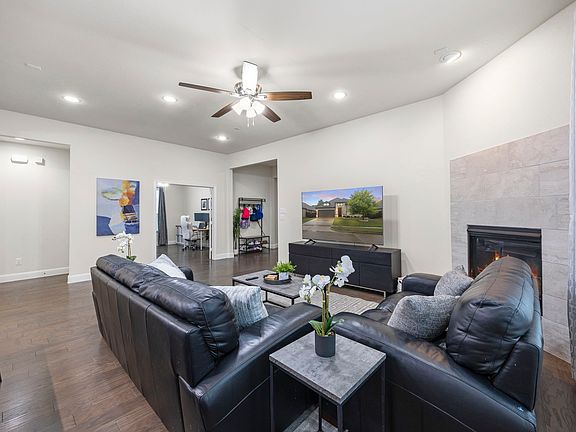 5th image of 908 Spring Falls Dr