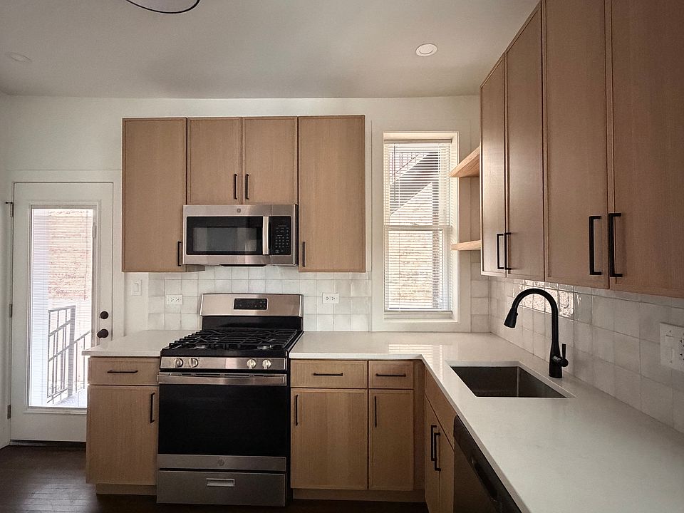 1st image of 1676 W Bryn Mawr Ave #2