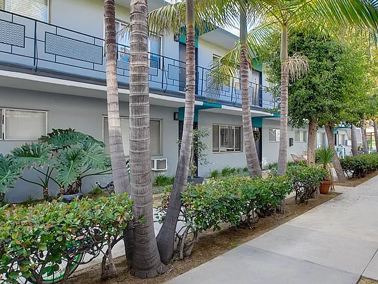 2727 Abbot Kinney Apartments, Venice CA — Photo 28