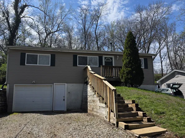 828 Young Dr, Fenton, MO 63026