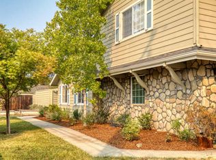 570 Burnham Rd, Oak View, CA 93022