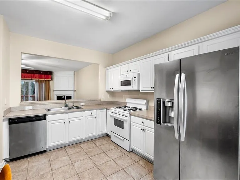 3944 Howell Park Rd — Photo 16