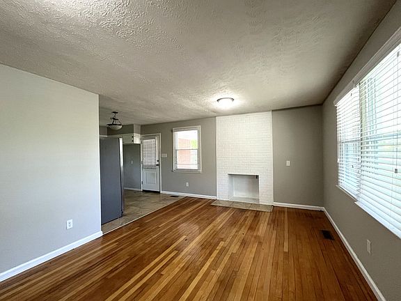 4th image of 606 Terrace Hill Rd