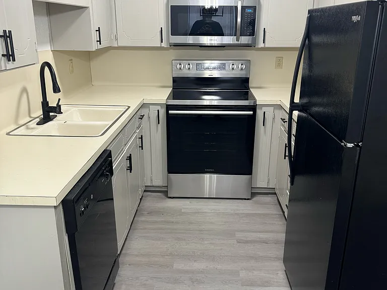 2502 Schulze Dr #4 — Photo 5