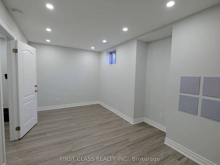 11 Claudview St — Photo 19