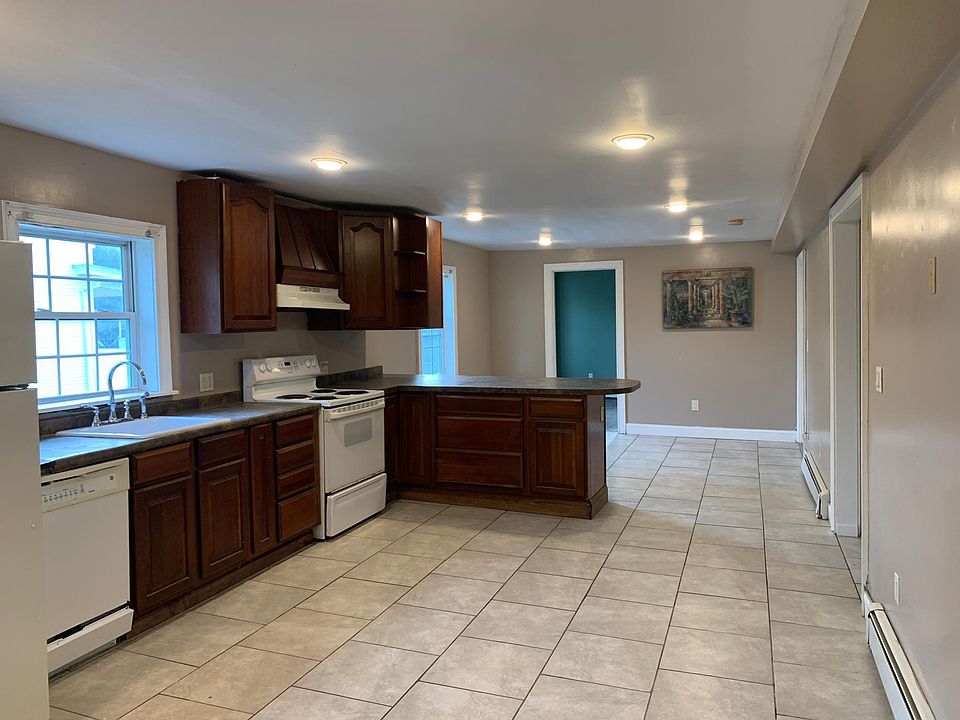 Gorgeous Open Layout Kitchen & Dining Room. Island in the Center. Washer Dryer & Dishwasher Included!