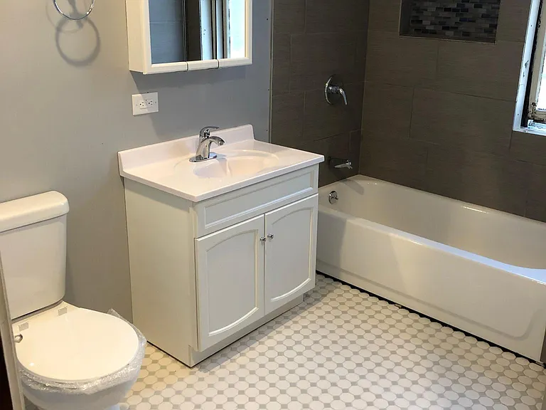2236 W Cornelia Ave #1 — Photo 3