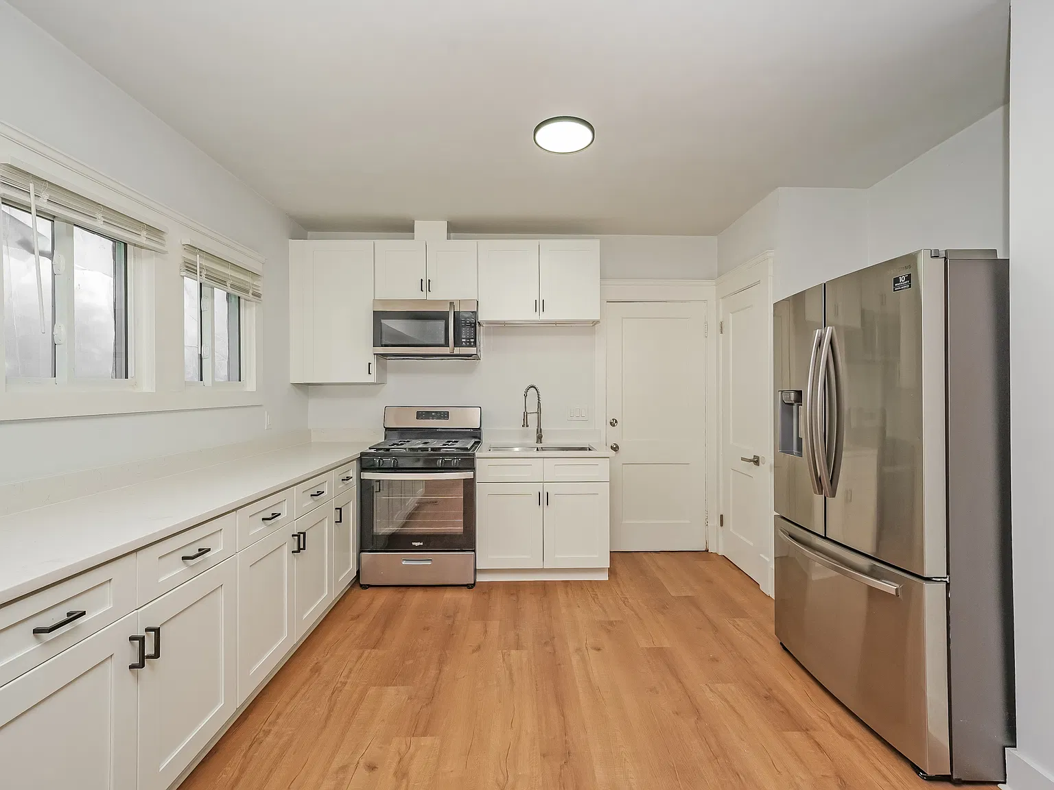 3 bed, 900 sqft, $1,650 — Photo 2