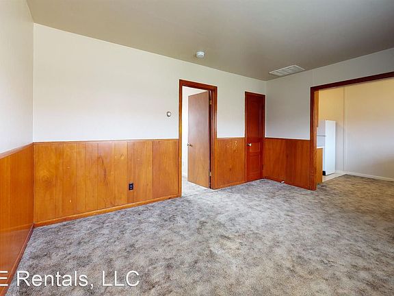 3rd image of 2425 Coronado Ave