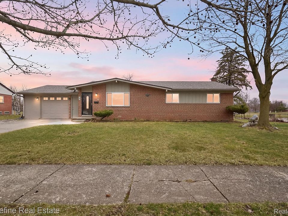 1st image of 395 Nichols Dr