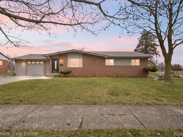 395 Nichols Dr, Saline, MI 48176