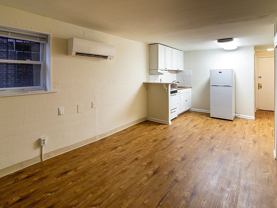 LL studio with private yard .Available now $1195