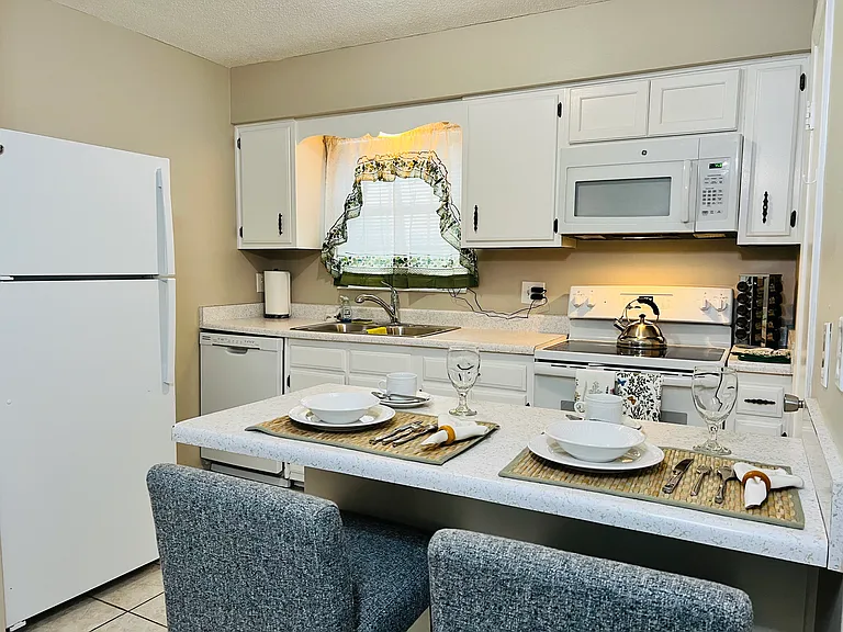 1100 E Caroline St — Photo 14