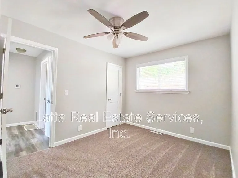 2439 S Sterling Ave #A — Photo 7