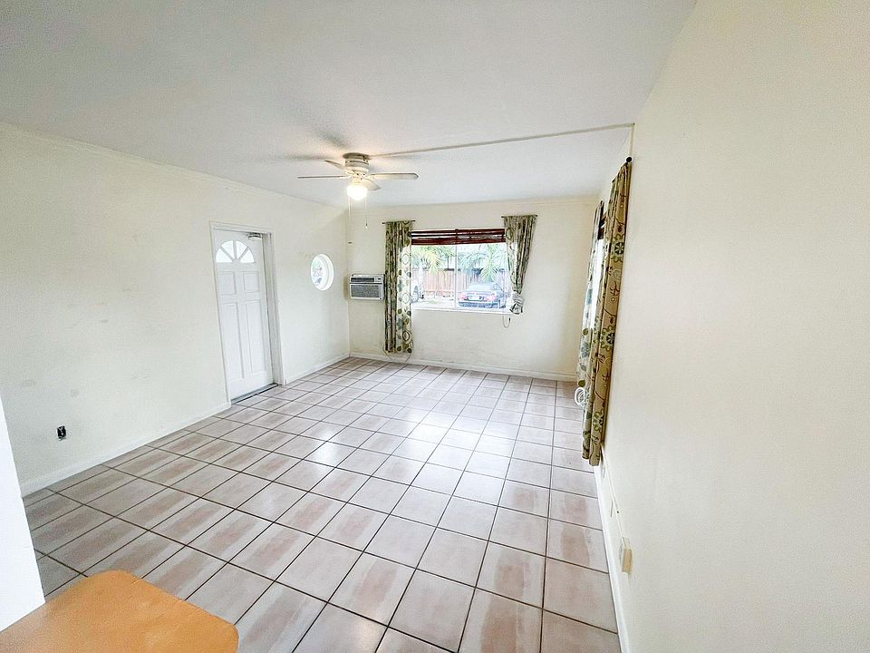 1st image of 3019 Harbor Dr APT 1