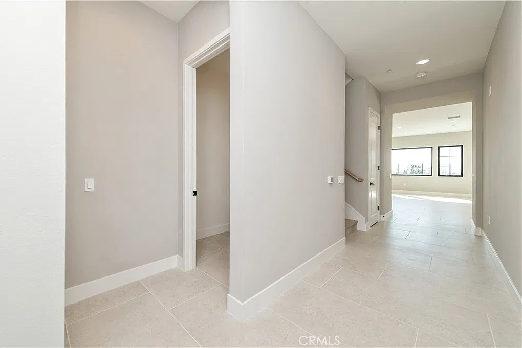 4 bed, 4.5 bath, 3084 sqft, $10,000 — Photo 4