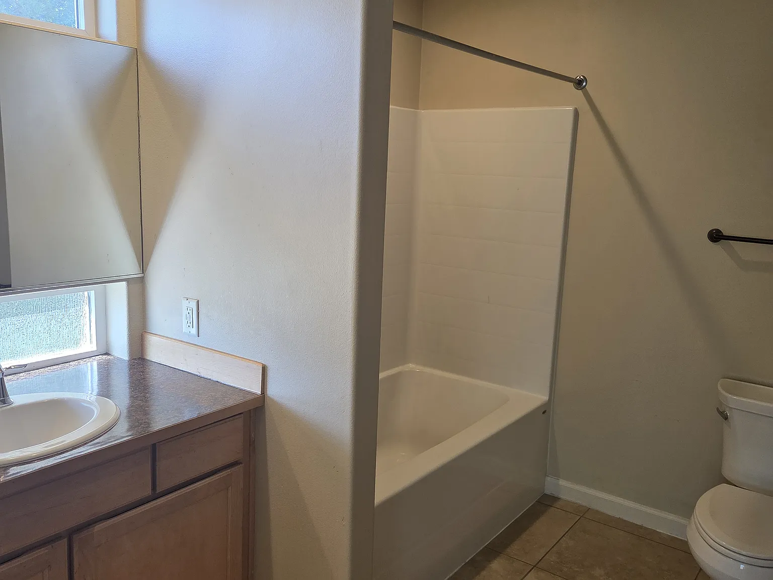 5 bed, $3,300 — Photo 3