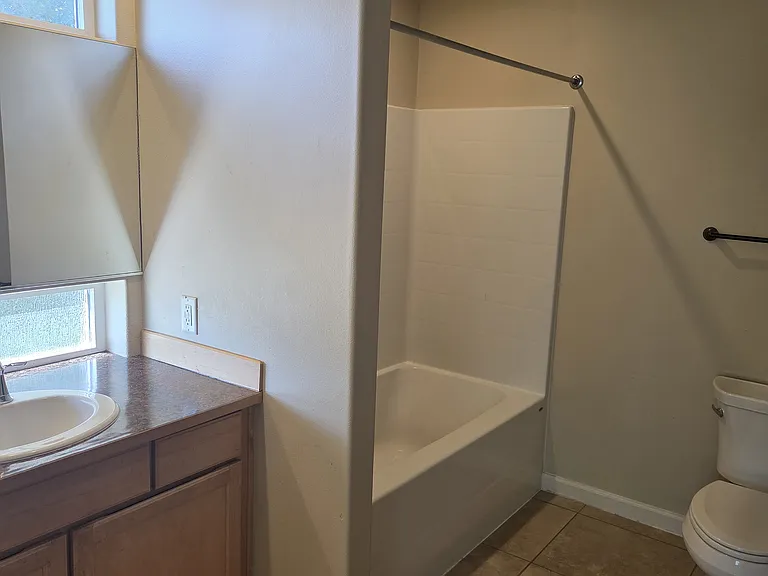 2404 N Ridgeview Ln #1 — Photo 3
