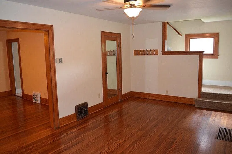 4 bed, 2.5 bath, 1900 sqft, $2,100 — Photo 3
