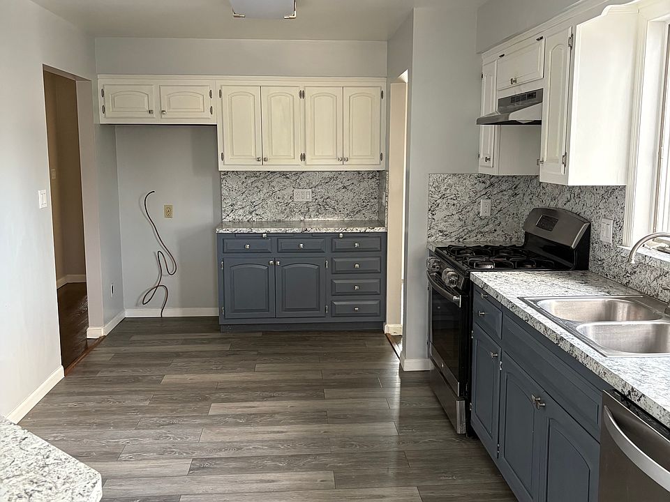 2nd image of 118 Vanderburgh Ave Floor 1