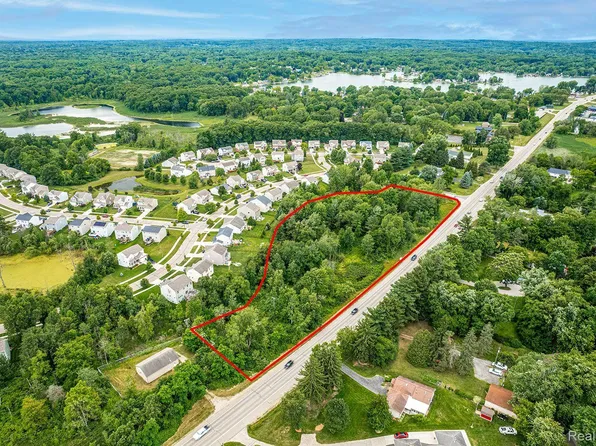 2436 S Ortonville Rd, Ortonville, MI 48462