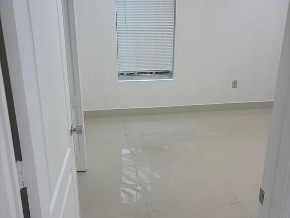 5th image of 1208 N 57th Ave #B