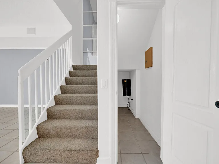 133 Wentworth Ct — Photo 20