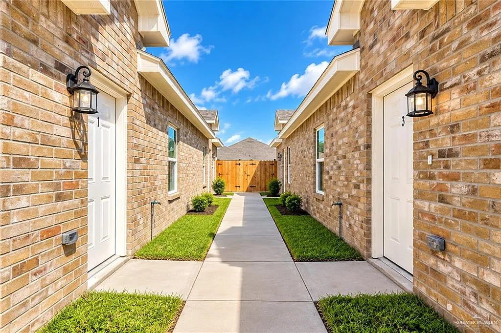 1 bed, 1.0 bath, 800 sqft, $850 — Photo 2