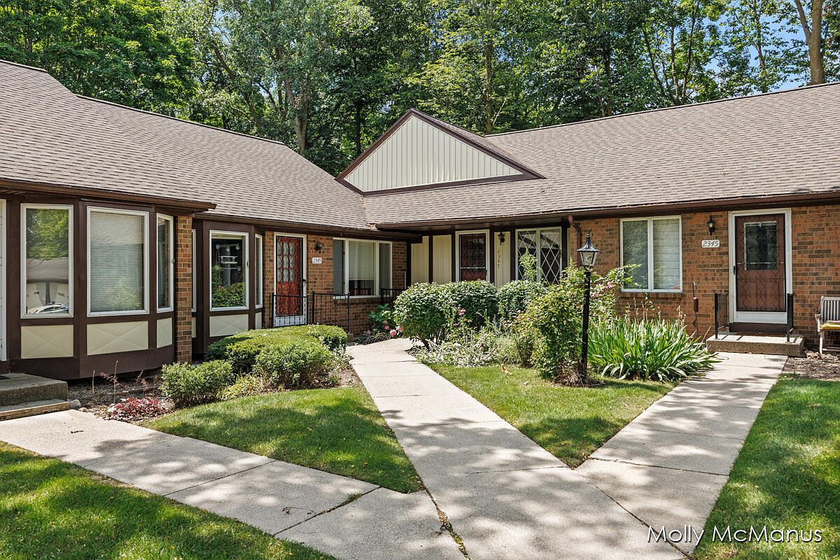 2347 Radcliff Village Dr SE 33, Grand Rapids, MI 49546 Zillow