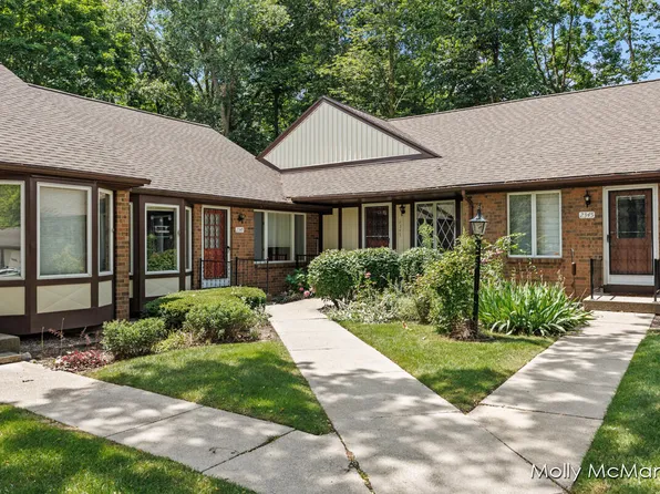 2347 Radcliff Village Dr SE #33, Grand Rapids, MI 49546