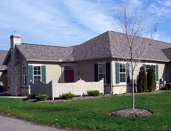 1st image of 160 Quarry Lakes Dr