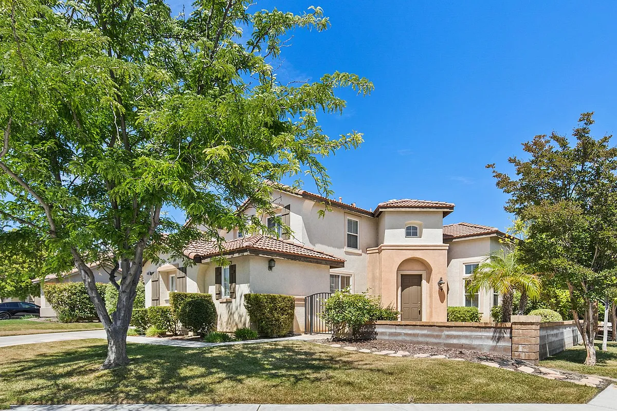 Building Photo - 43493 Dodaro Dr