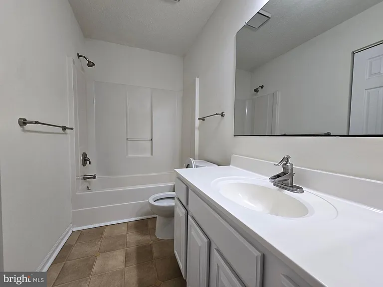 23 Lordship Ln — Photo 34
