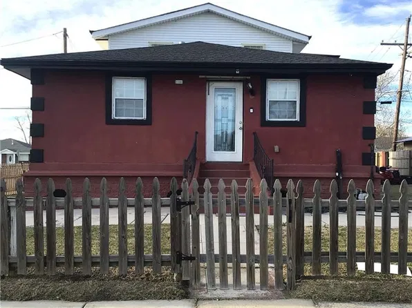 2300 Kenneth Dr, Violet, LA 70092