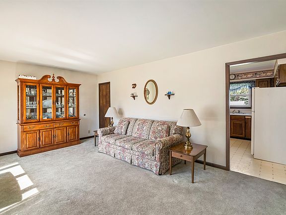 2nd image of 505 Edgeland Dr