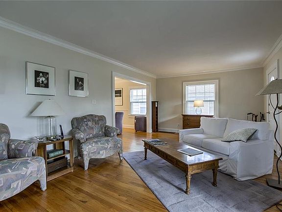 4th image of 2104 W 74th St