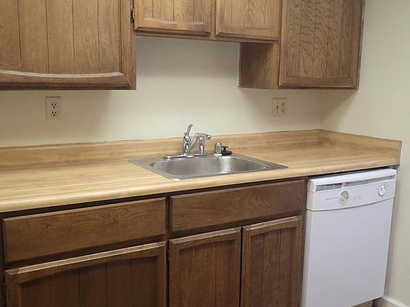 3rd image of 2443 Larkspur Ln