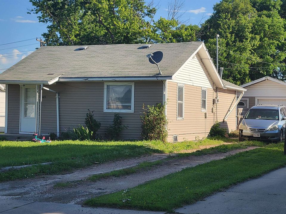 2nd image of 1103 E 9TH