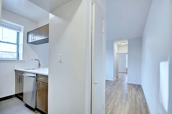 Rented by Urbane Brokerage | media 7