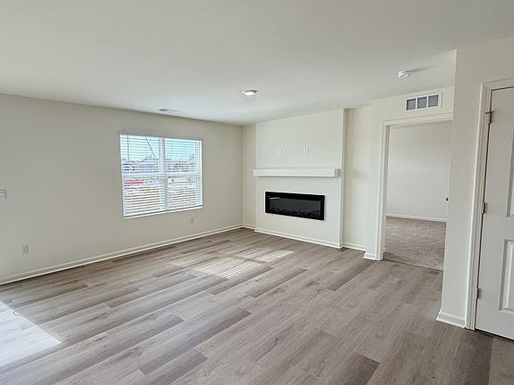 5th image of 1040 Carriage Place Dr