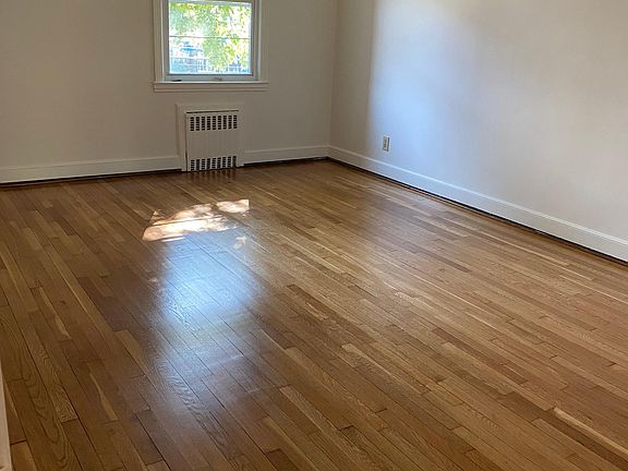 3rd image of 894 Farmington Ave