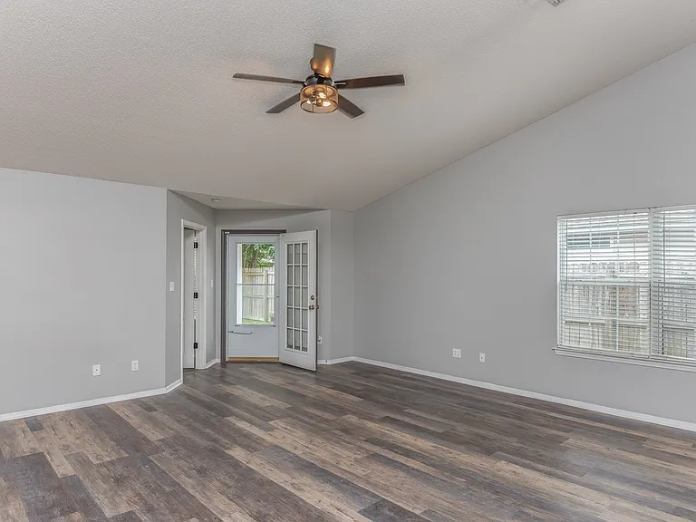617 Hanley Downs Dr — Photo 7